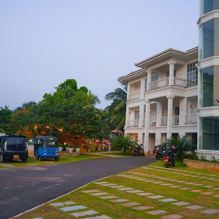 White Land City Hotel Dambulla Esterno foto