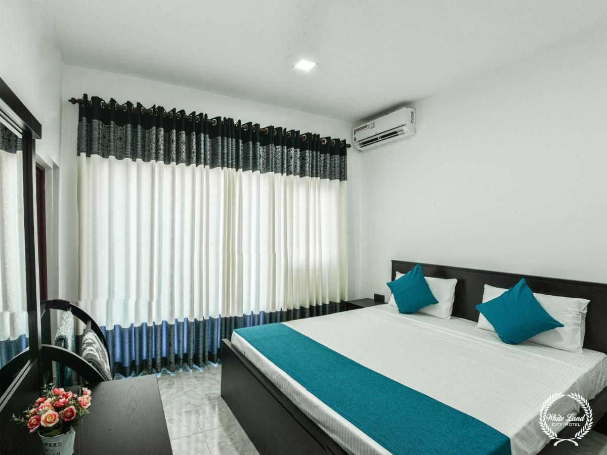 White Land City Hotel Dambulla Esterno foto