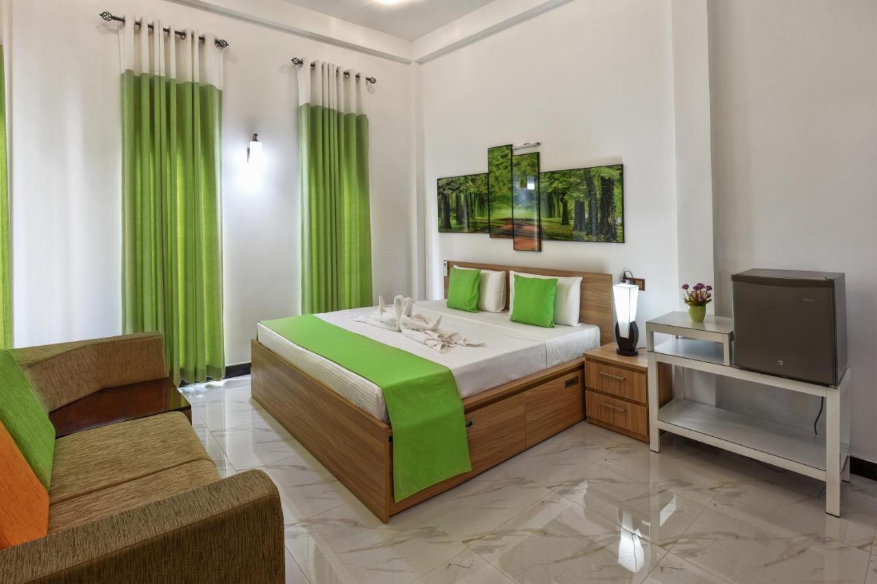 White Land City Hotel Dambulla Esterno foto