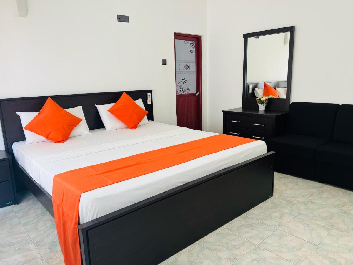 White Land City Hotel Dambulla Esterno foto