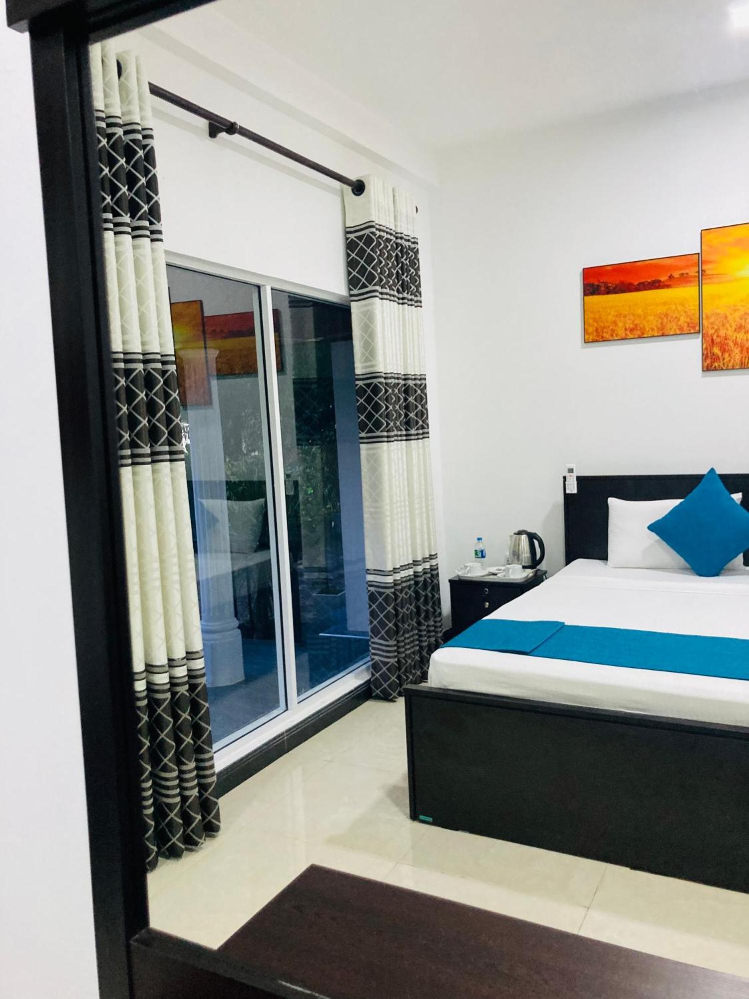 White Land City Hotel Dambulla Esterno foto