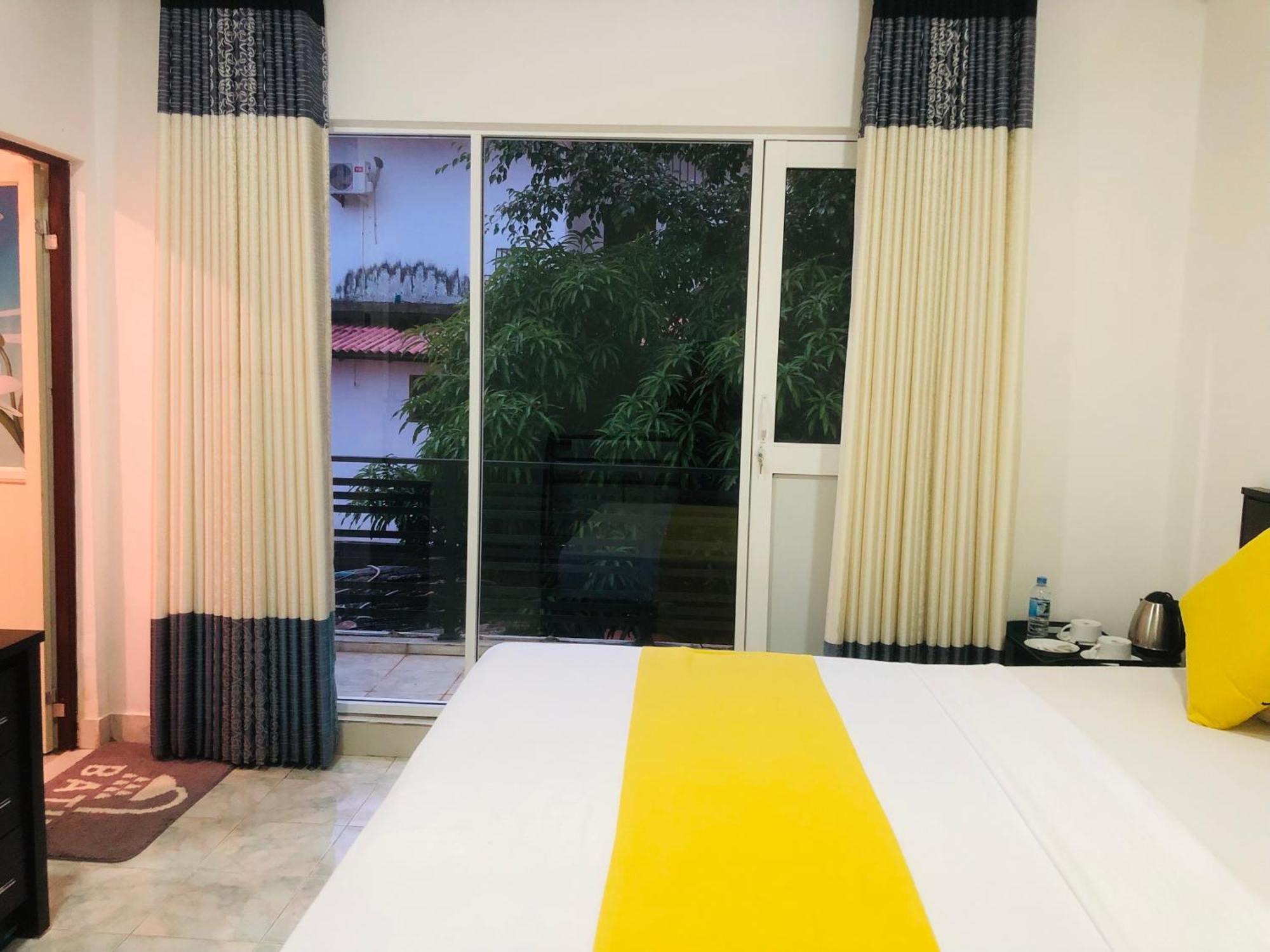 White Land City Hotel Dambulla Esterno foto